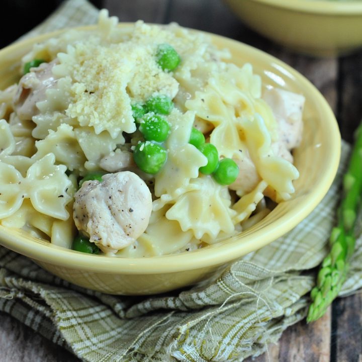 Instant Pot Chicken and Bowtie Pasta Alfredo with Peas