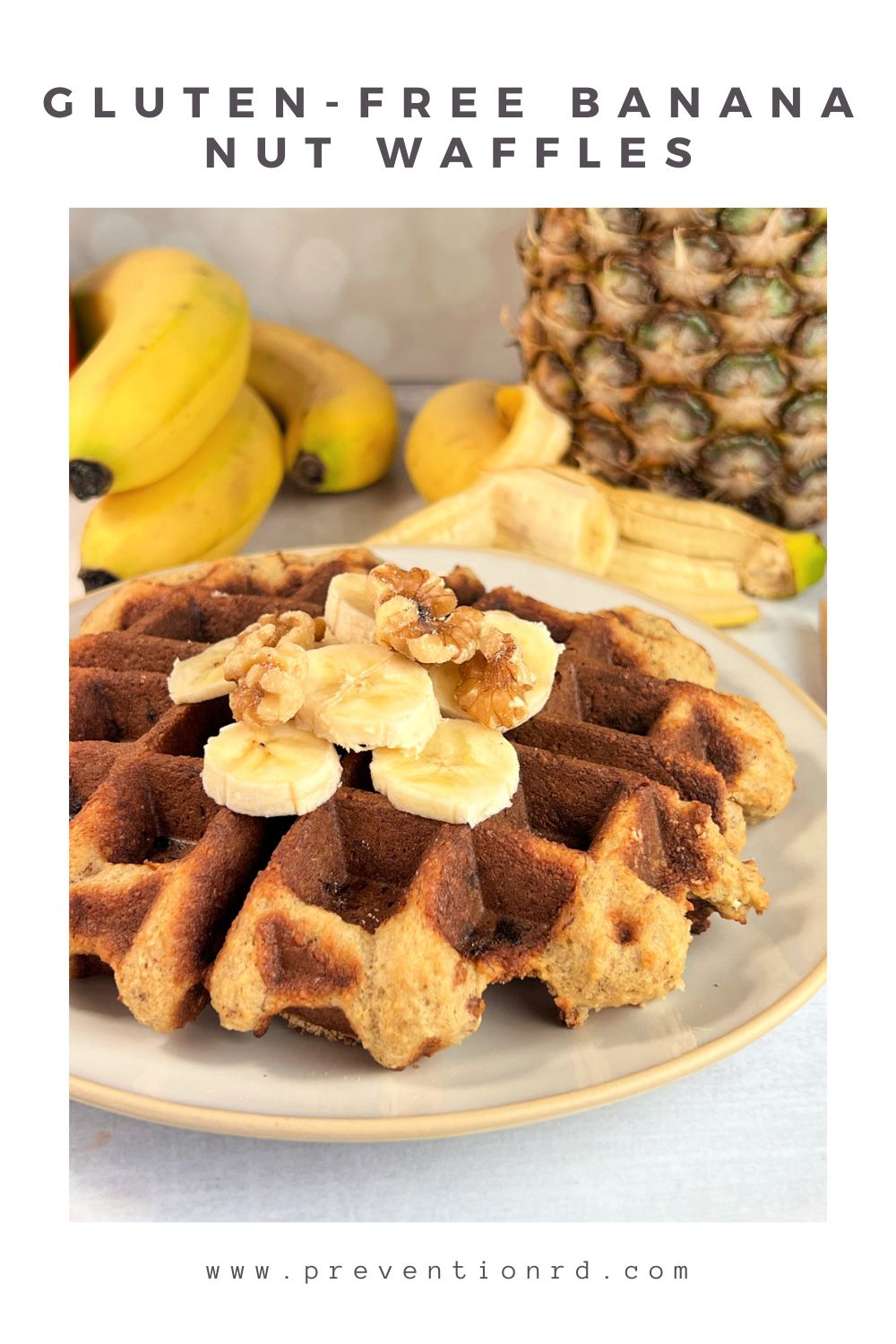 Waffles de nueces y plátano sin gluten a través de @preventionrd